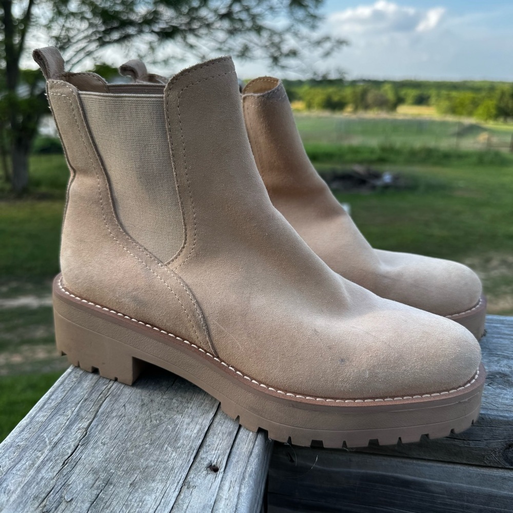 Chelsea Lug-Sole Sam Edelman Ankle Boots in Beige - Women